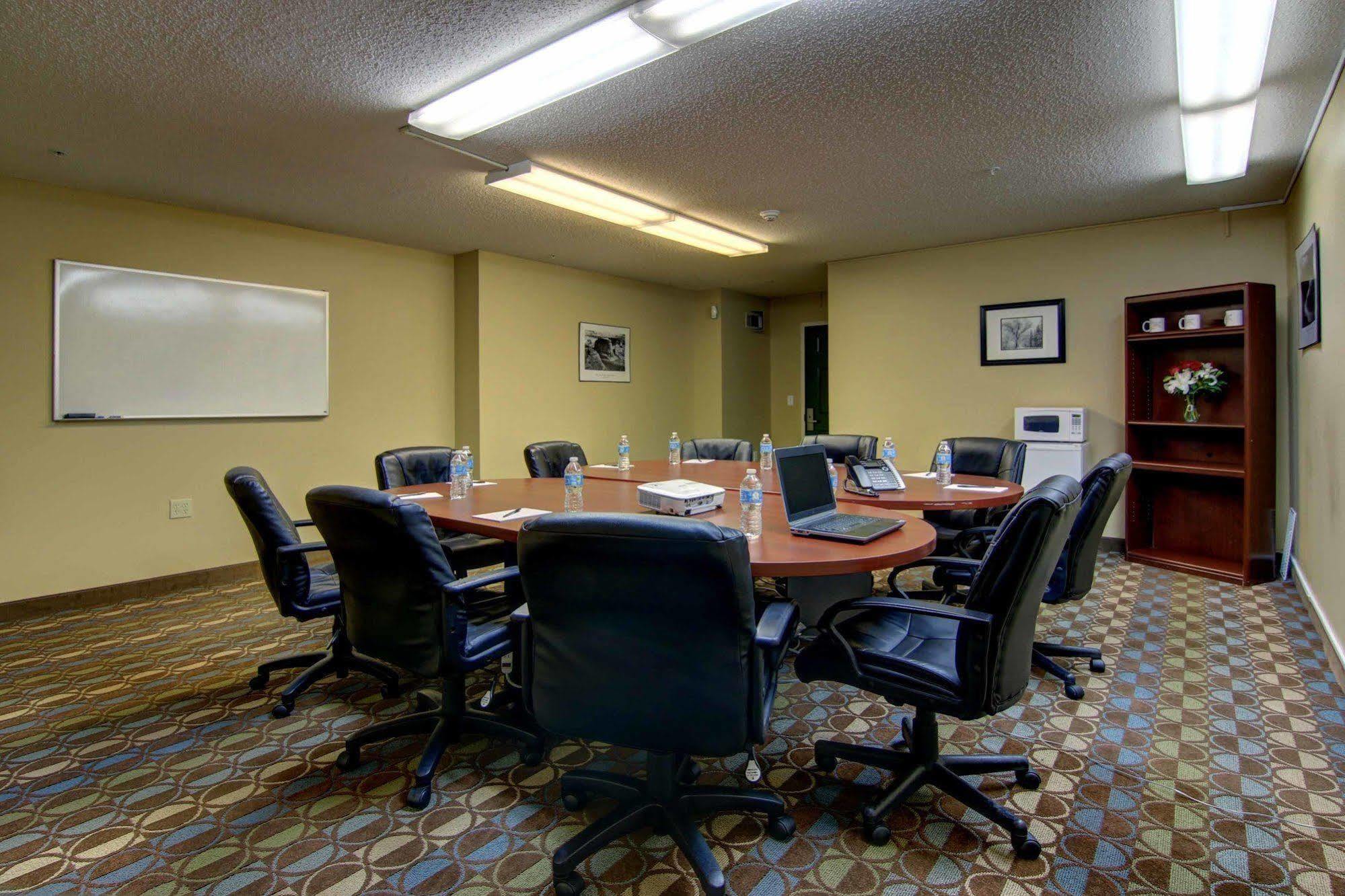 Intown Suites Extended Stay Marietta Ga - Roswell Rd Екстер'єр фото