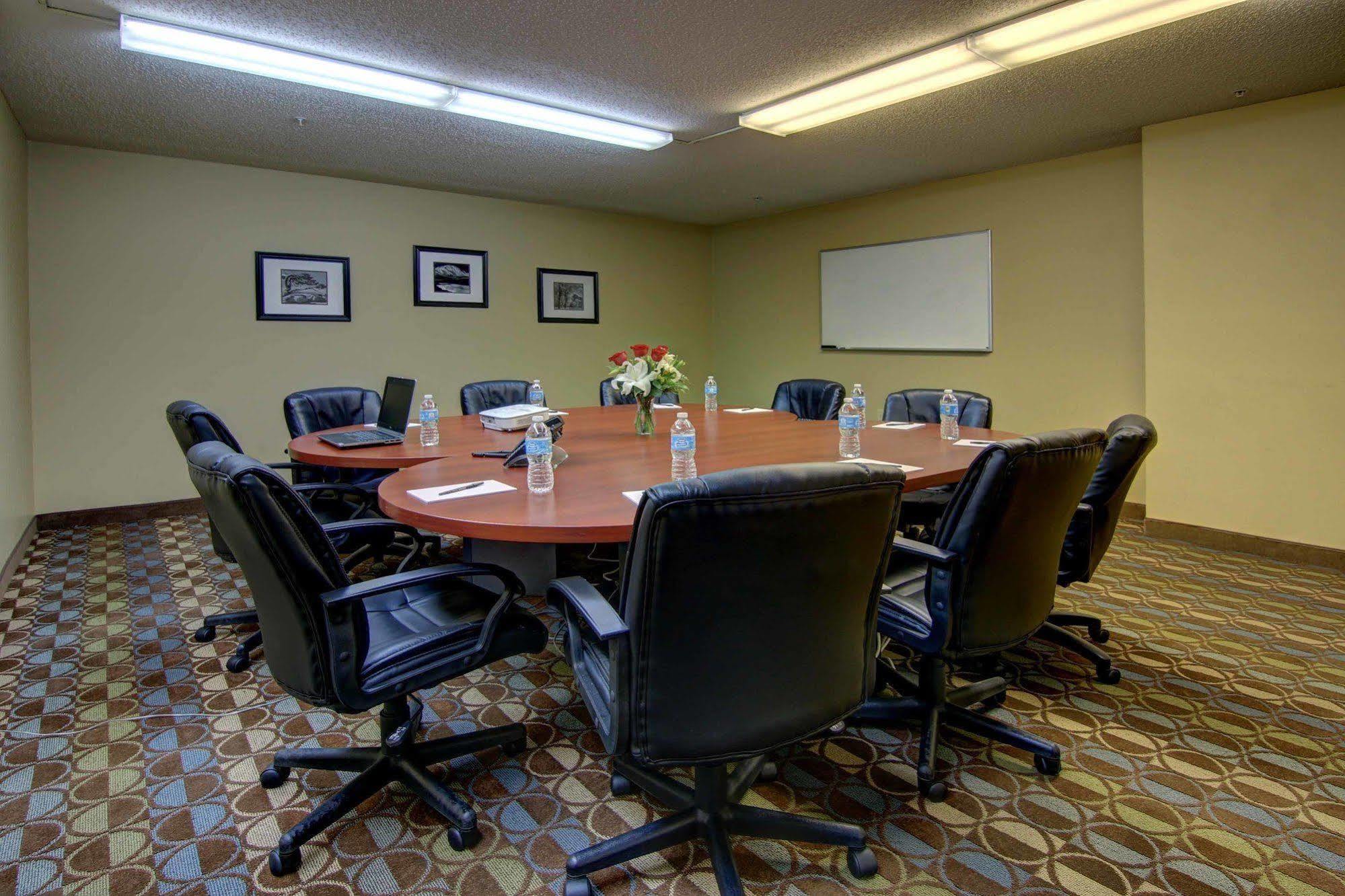 Intown Suites Extended Stay Marietta Ga - Roswell Rd Екстер'єр фото