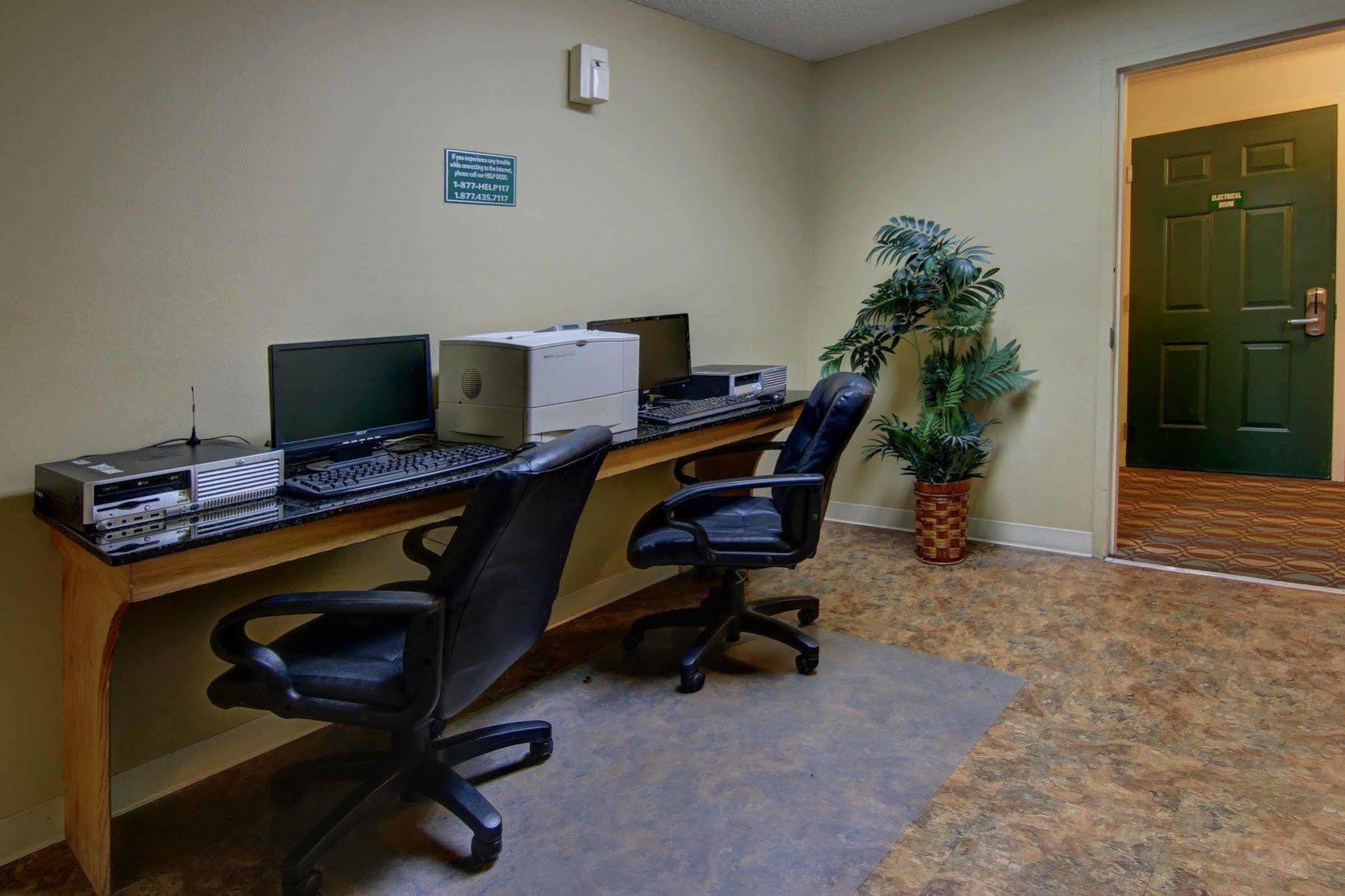 Intown Suites Extended Stay Marietta Ga - Roswell Rd Екстер'єр фото